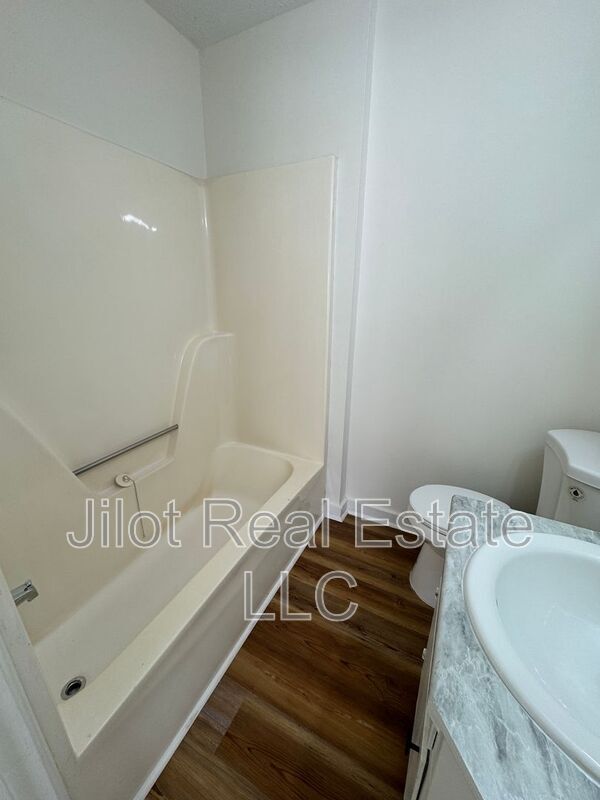 Building Photo - 5233 Ridge Forest Dr