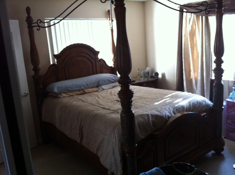 Building Photo - 10235 Madrid Way