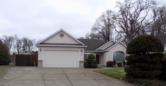 Primary Photo - Gorgeous Three Bed Two Bath With RV Area a...