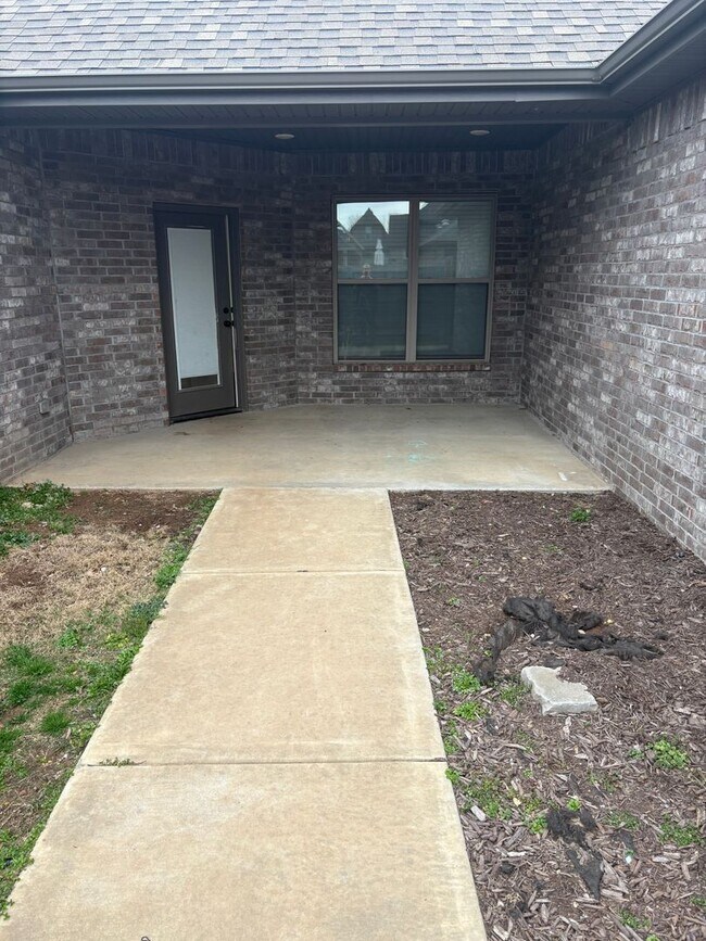 Building Photo - BEAUTIFUL HOME IN GREAT LOCATION!