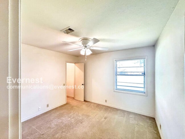 Building Photo - 37 Crossgates Dr