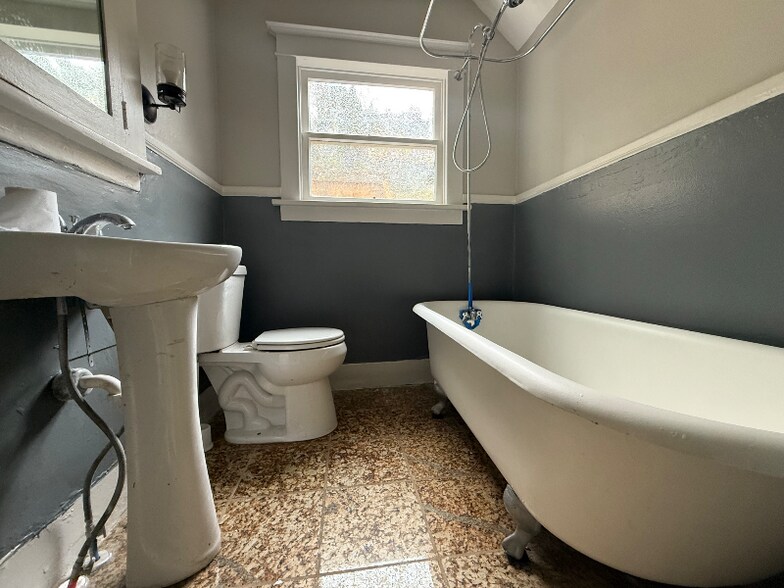 Building Photo - 9633 NW St Helens Rd