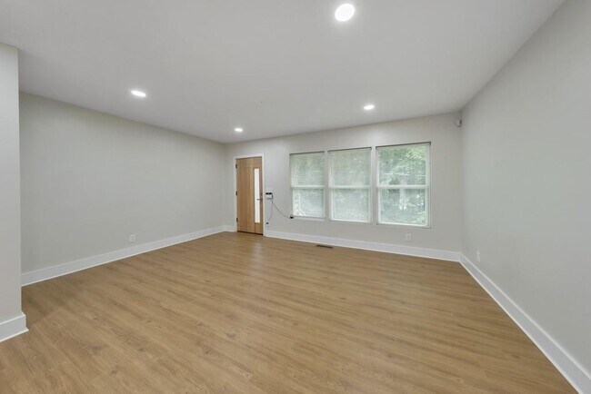 Building Photo - 1346 Wichita Dr SW
