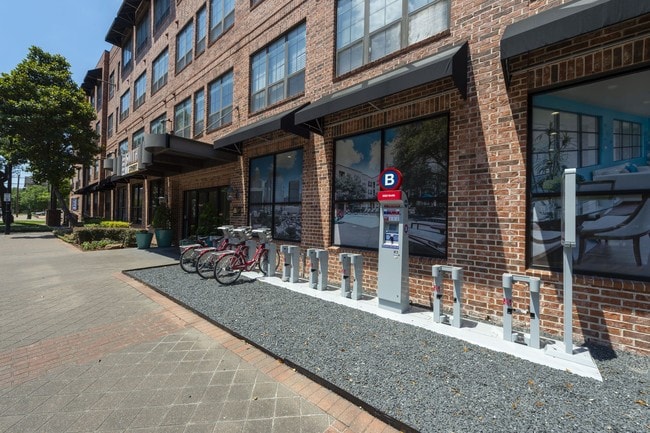 Building Photo - 2222 Smith Street