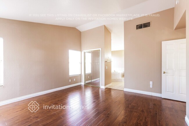 Building Photo - 5729 N Walkingstick Ln