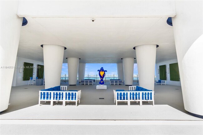 Building Photo - 1800 N Bayshore Dr