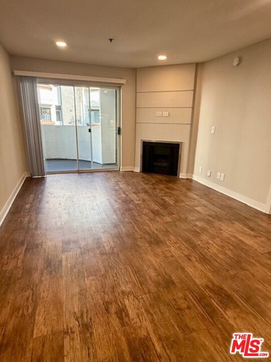 Building Photo - 7660 Beverly Blvd