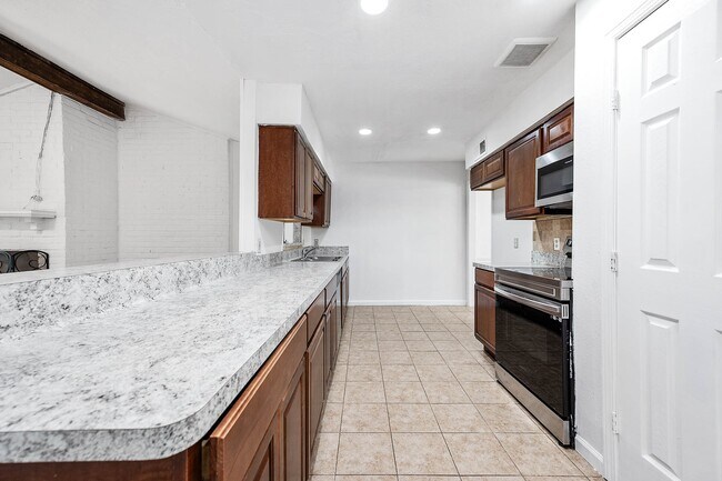 Building Photo - 13706 Towneway Dr