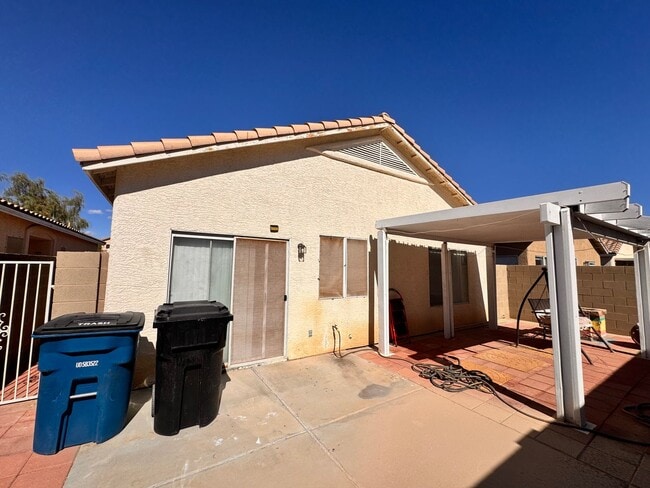 Building Photo - One Story Home For Rent