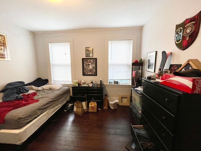 Building Photo - Modern 3 Bed with Private Deck + In-Unit L...