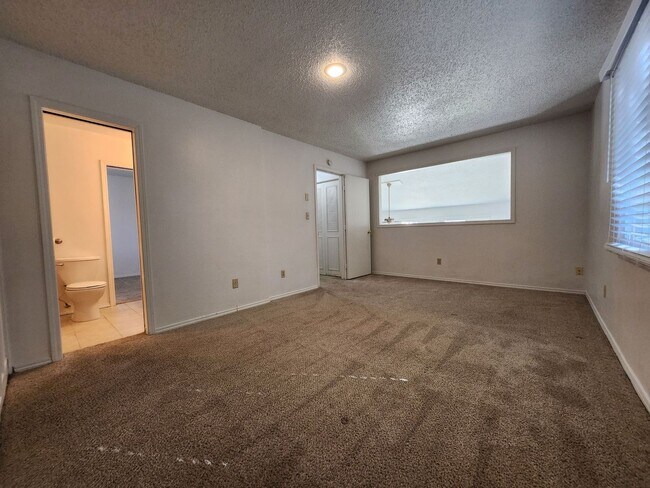 Building Photo - 1140 Magic Lamp Way