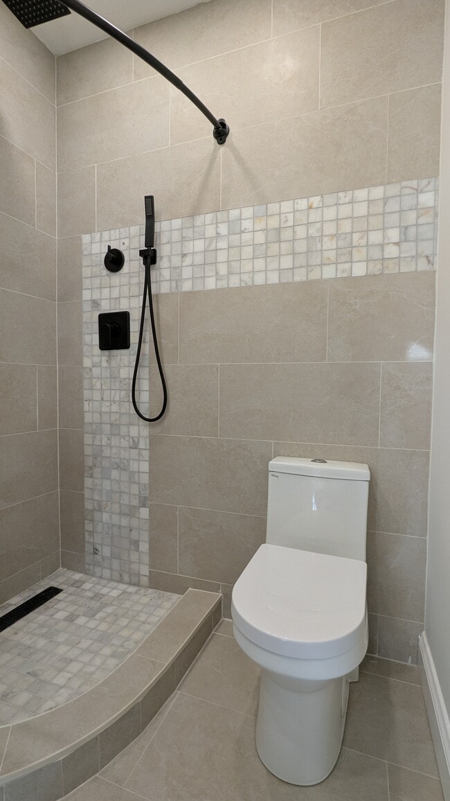 Building Photo - 628 Portland St