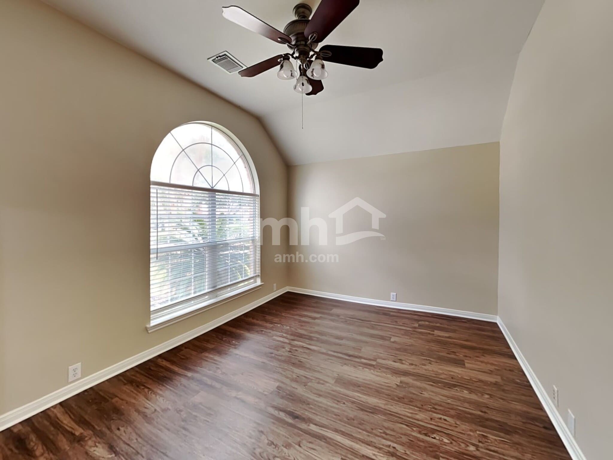 Building Photo - 8812 Sun Haven Ln