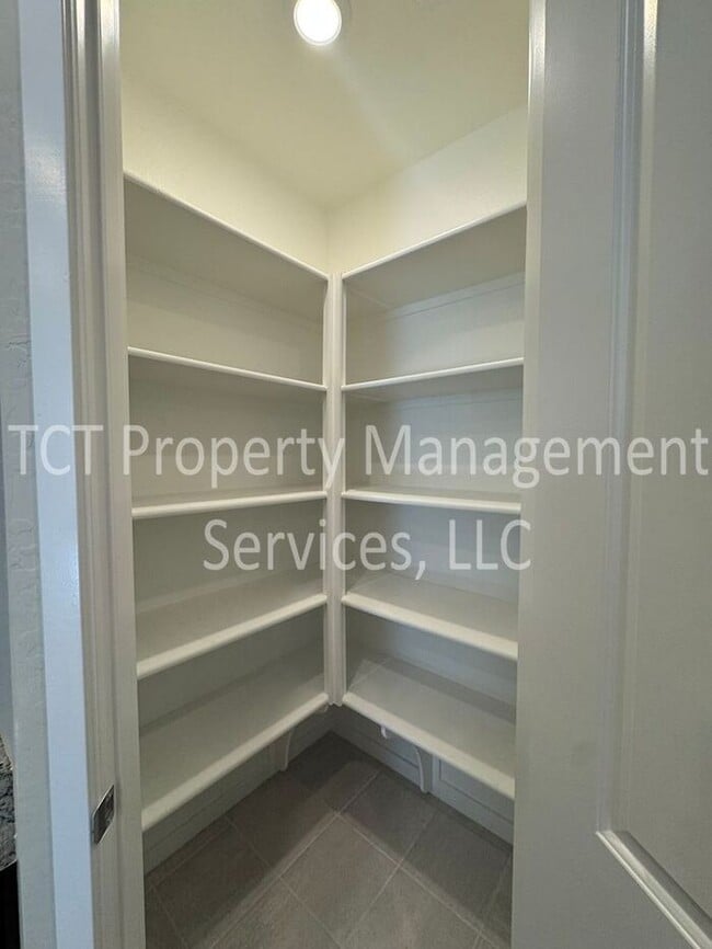 Building Photo - Beautiful like new home in San Tan Groves