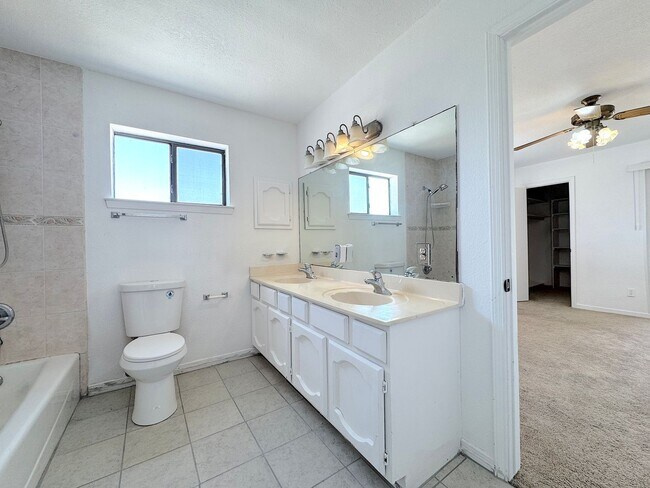 Building Photo - Spacious East El Paso 3bed/2bath!