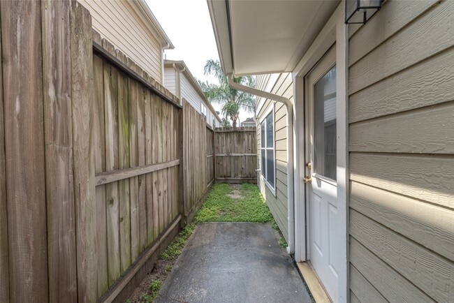 Building Photo - 1722 Redwing Bluff Dr