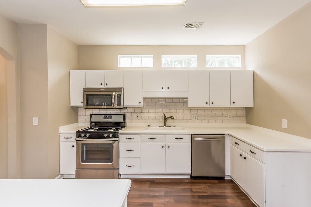 Building Photo - 332 Pinehurst Way