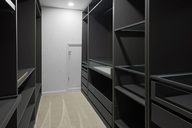 Building Photo - 4 Bed 2.5 Bath