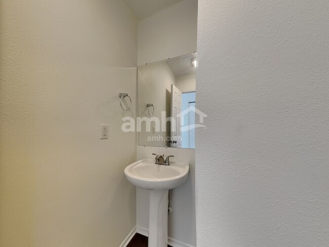 Building Photo - 15728 Circlegreen Dr