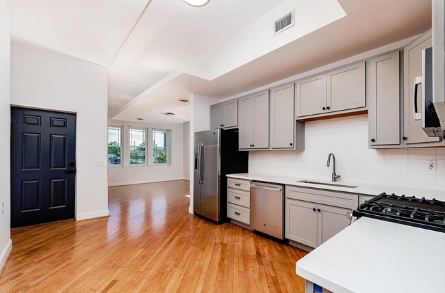 Building Photo - 1337 S Vandeventer Ave