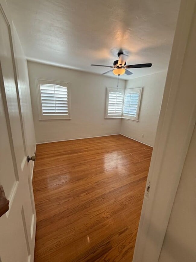 Building Photo - ~ AVAILABLE NOW ~ 3 BEDROOM HOME FOR RENT IN LAKEWOOD VILLAGE!