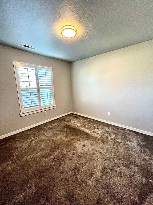 Building Photo - 4 Bedroom 2 bath 3 Car Garage Single Level Meridian.