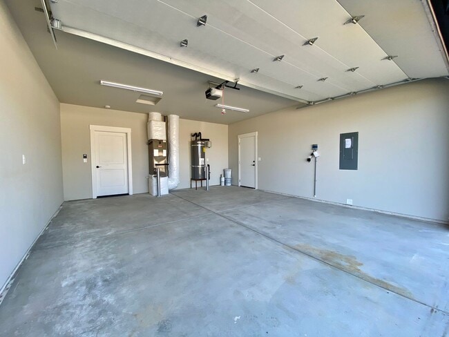 Building Photo - Gorgeous 3 Bedroom Home in West Valley
