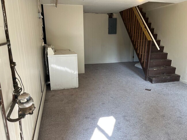 Building Photo - 127 &amp; 127 1/2 N Penn St