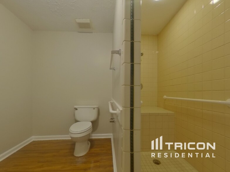 Building Photo - 2811 Quinbery Dr