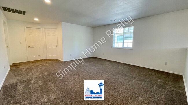 Building Photo - Step Inside To This Spacious & Comfortable 3-Bedroom Home!