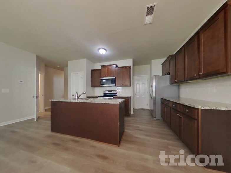 Building Photo - 2314 Shady Dr