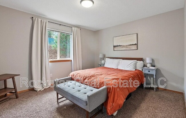 Building Photo - 607 W Persimmon Ln