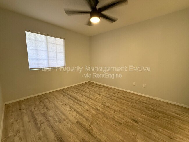 Building Photo - 1720 E Thunderbird Rd