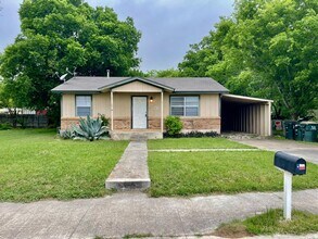 Building Photo - 2 Bedroom, 1 Bathroom home + Large Yard an...