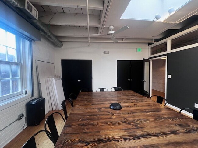 Building Photo - ? Spacious and Bright Loft In Old City