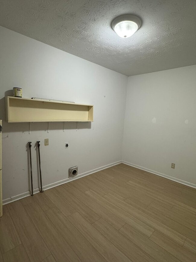 Building Photo - 2317 Glenvale Rd