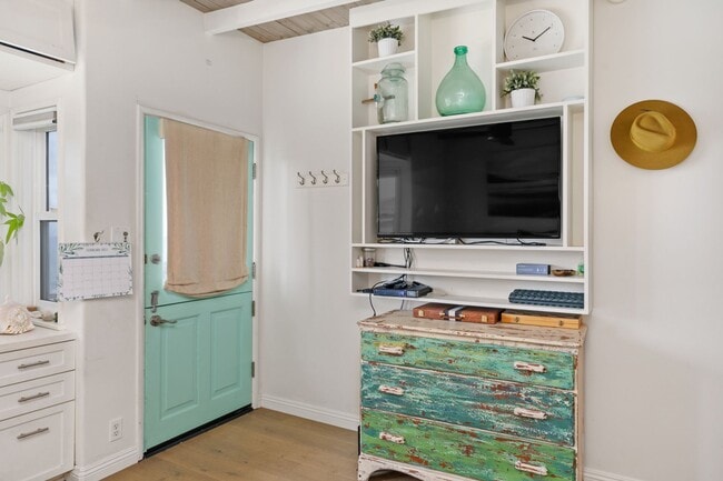 Building Photo - Ocean view Studio