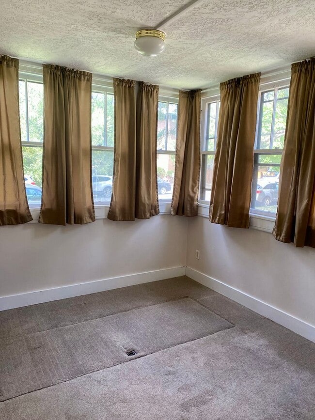 Building Photo - Available for 2026-2027 Fall Pre-Leasing! ...