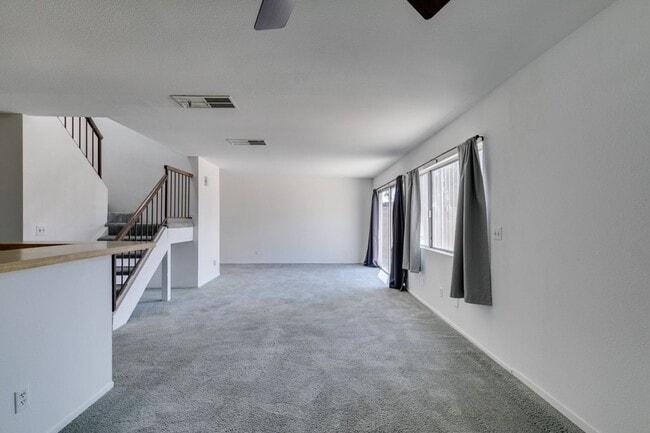 Building Photo - Double Primary Townhome with Spacious Backyard in 89115!