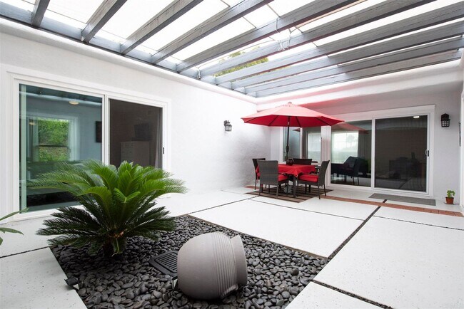 Building Photo - Turn-key 2 Bed 2 Bath retreat in Oceana 55...