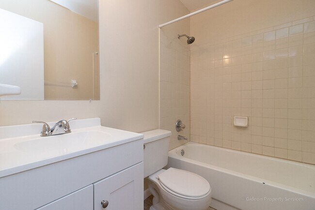 Building Photo - Cedar Ridge 501 A-C