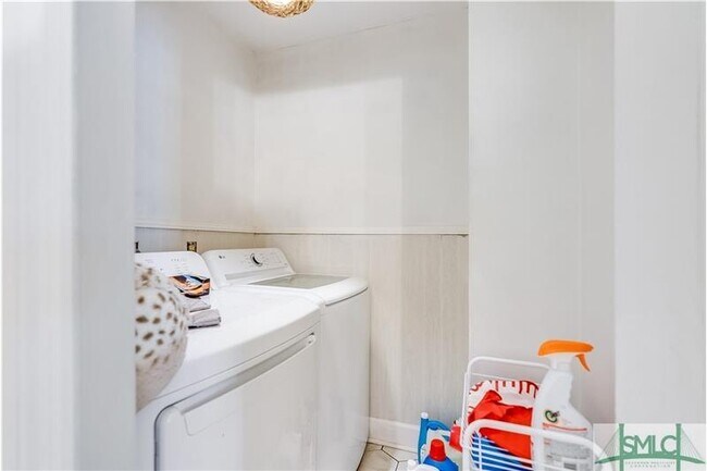 Building Photo - 106 W White Hawthorne Dr