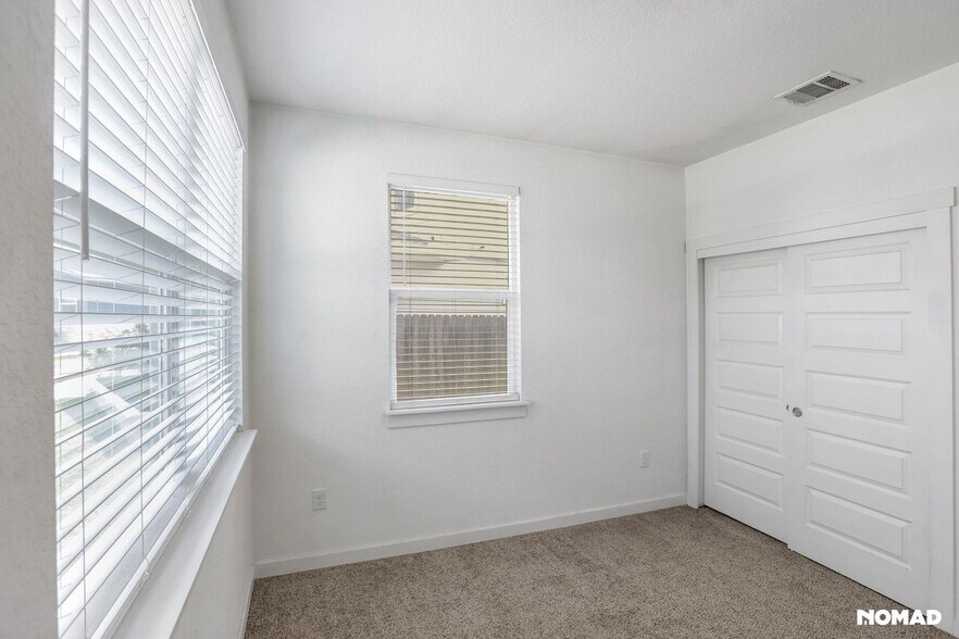 Building Photo - 280 Geminiflora Bend