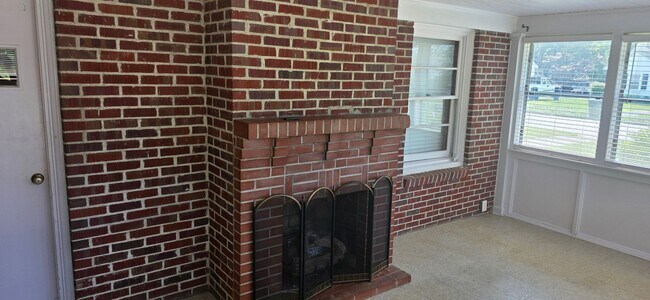 Building Photo - 603 S McNair St