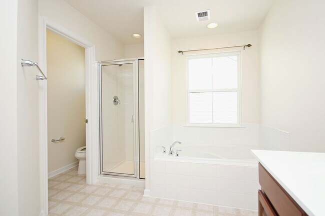 Building Photo - N. Albemarle Co Home With Fenced Yard, Near NGIC/DIA/NGA