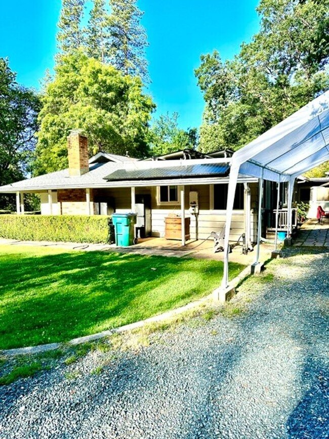 Building Photo - 2 Bedroom/1 Bathroom Home, Peaceful Country Setting on Shared Property