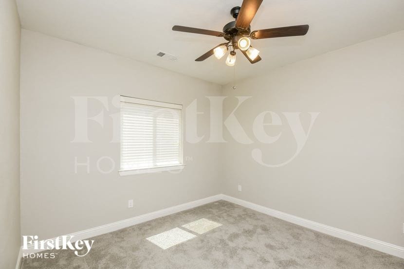 Building Photo - 13725 Parkline Wy