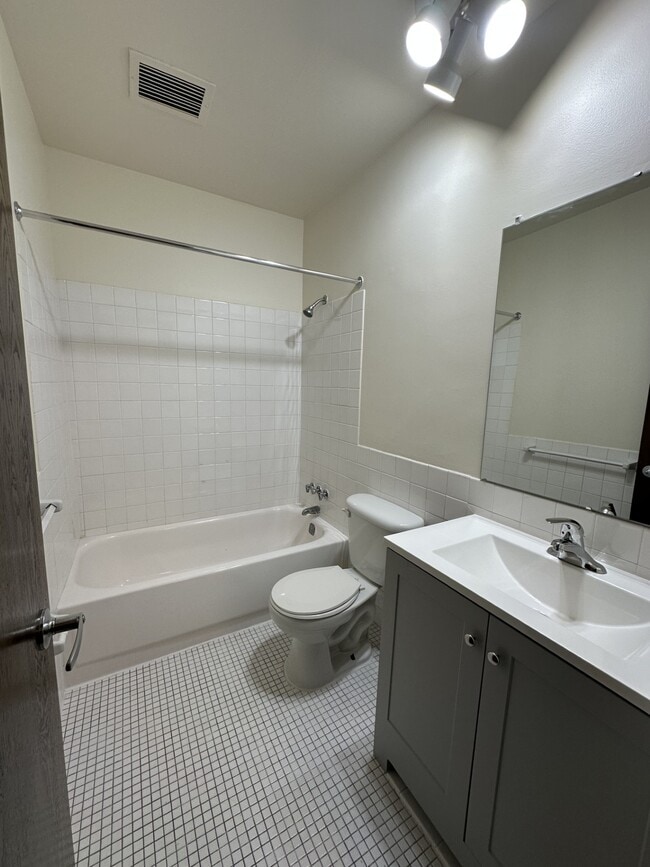 Bathroom - Wexford Commons Apartments
