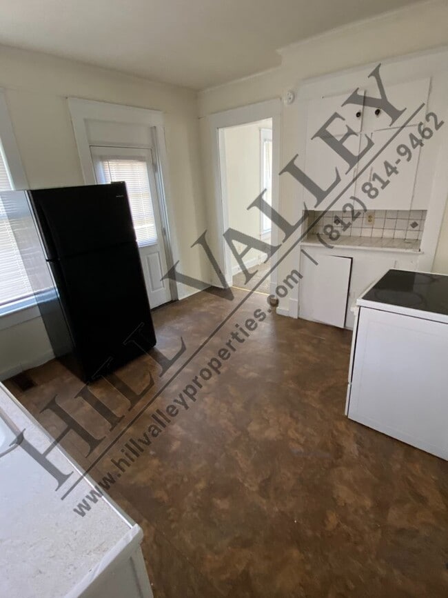 Building Photo - Two Bedroom, Walking Distance to Campus