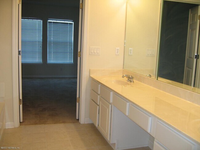 Building Photo - 11177 Castlemain Cir W